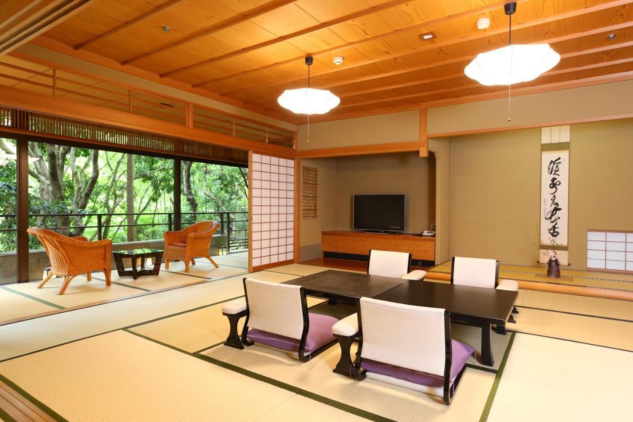 Отель Oku Yugawara Sansuirou Экстерьер фото